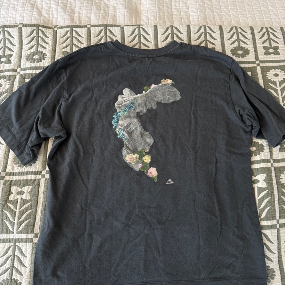 Uniqlo x Louvre Museum t-shirt size medium